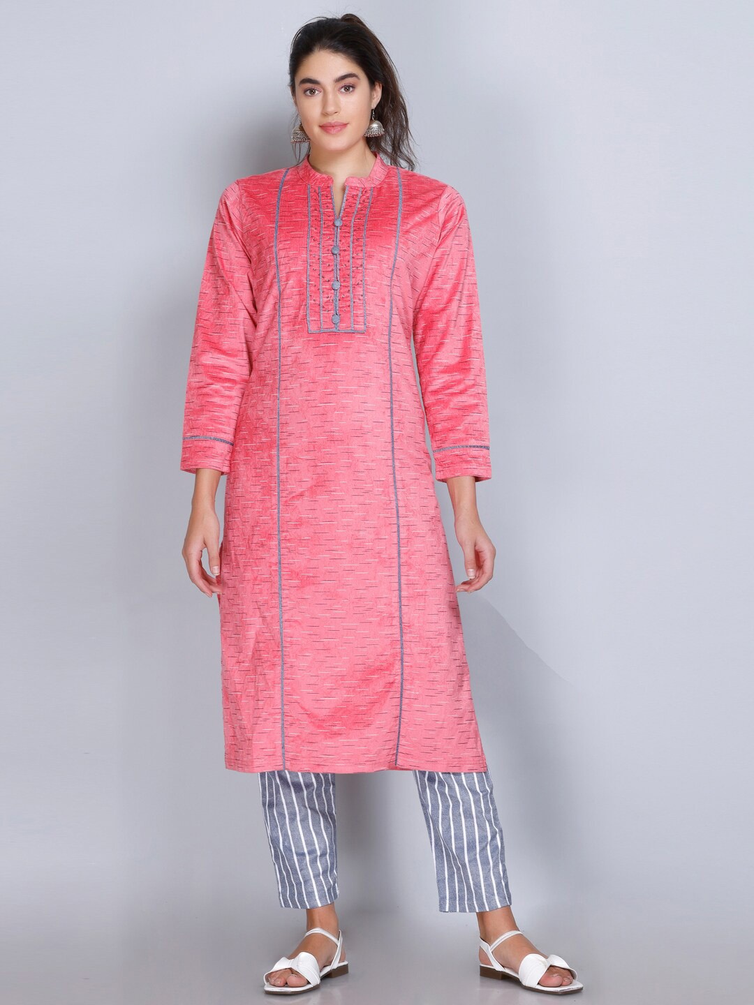 

VELVTINE Printed Mandarin Collar Regular Velvet Kurta with Trousers, Pink