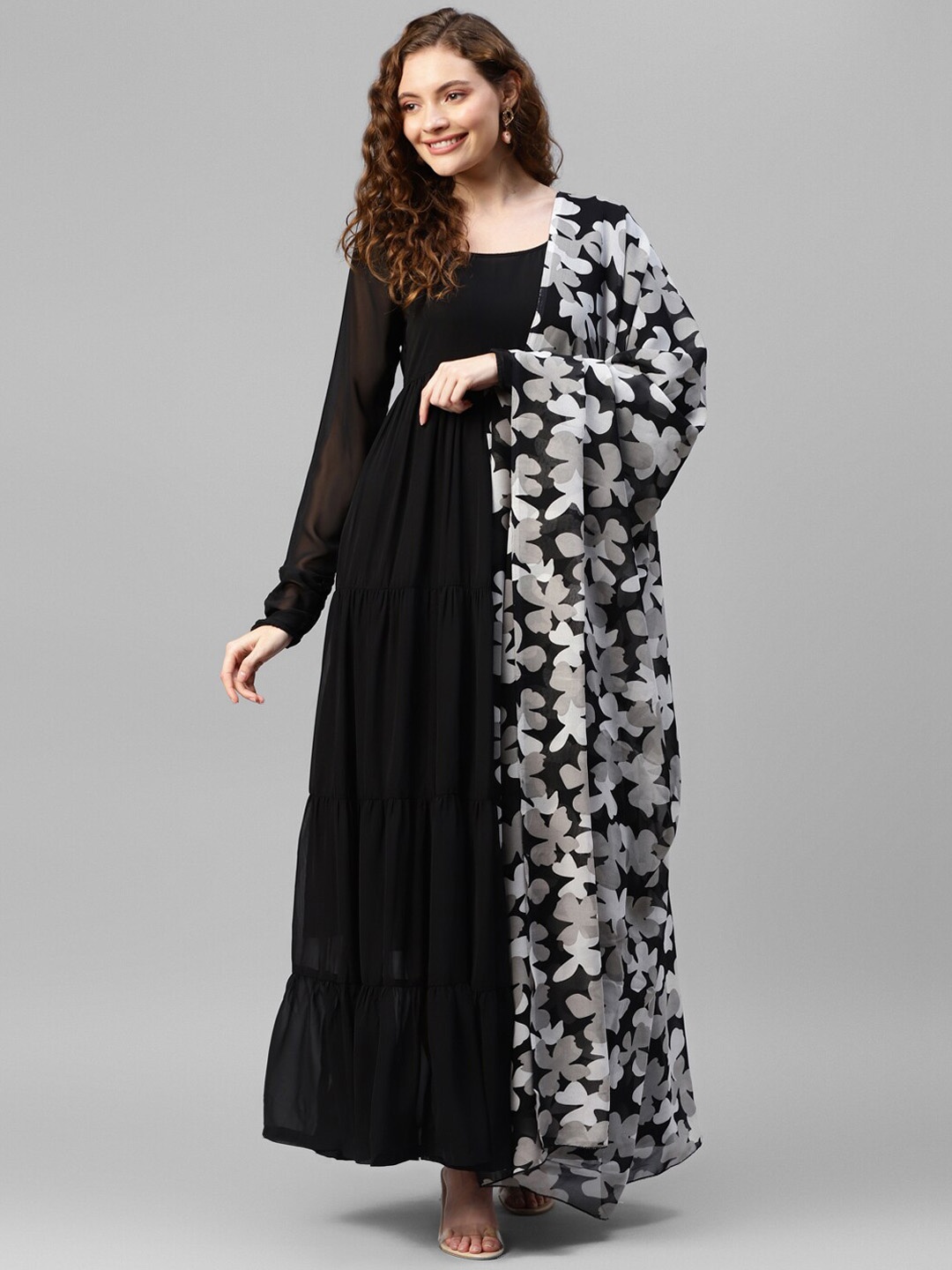 

DEEBACO Geogette Round Neck Kurta With Dupatta, Black