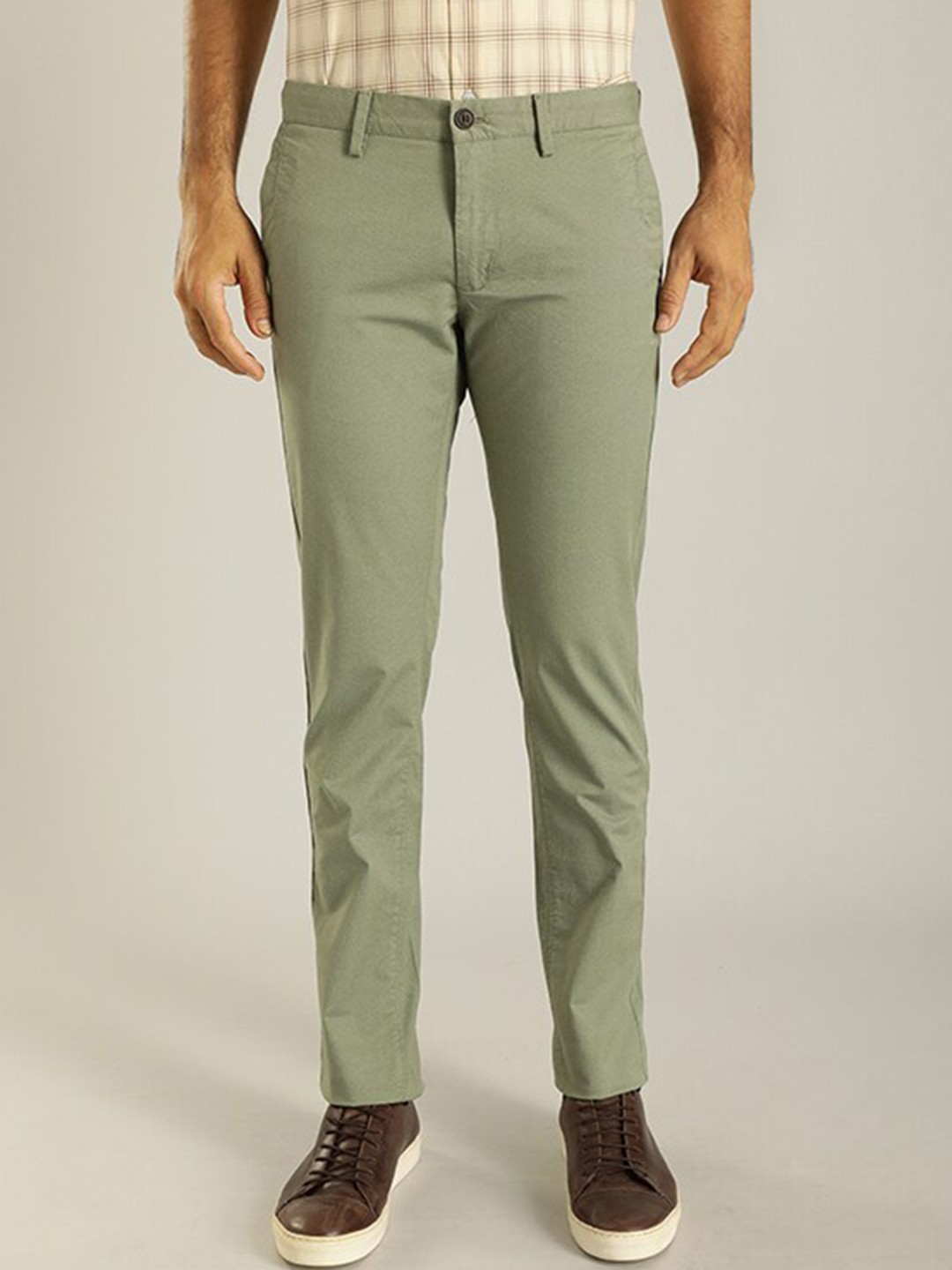 

Indian Terrain Men Brooklyn Slim Fit Trousers, Green