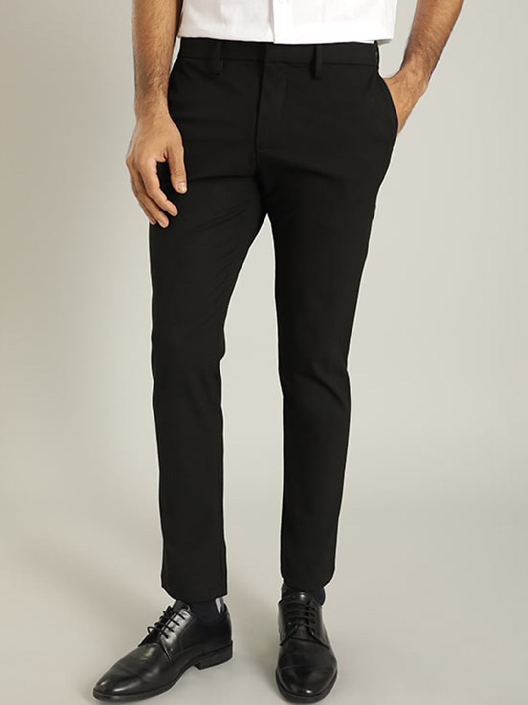 

Indian Terrain Men Urban - C Tapered Fit Trousers, Black