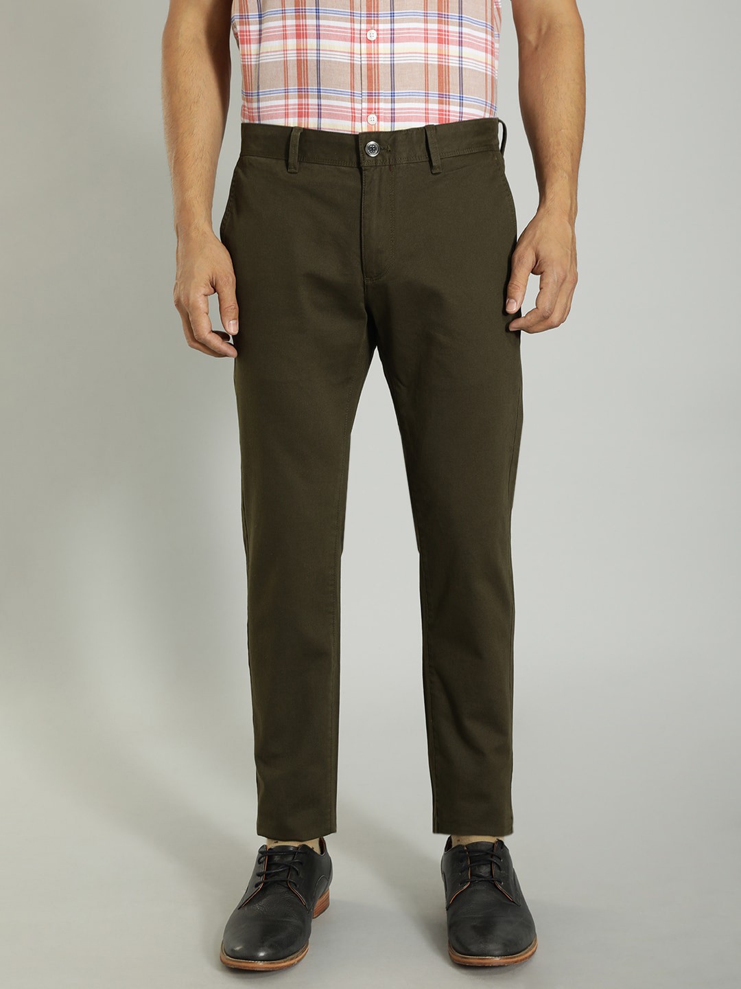 

Indian Terrain Men Brooklyn Slim Fit Trousers, Green