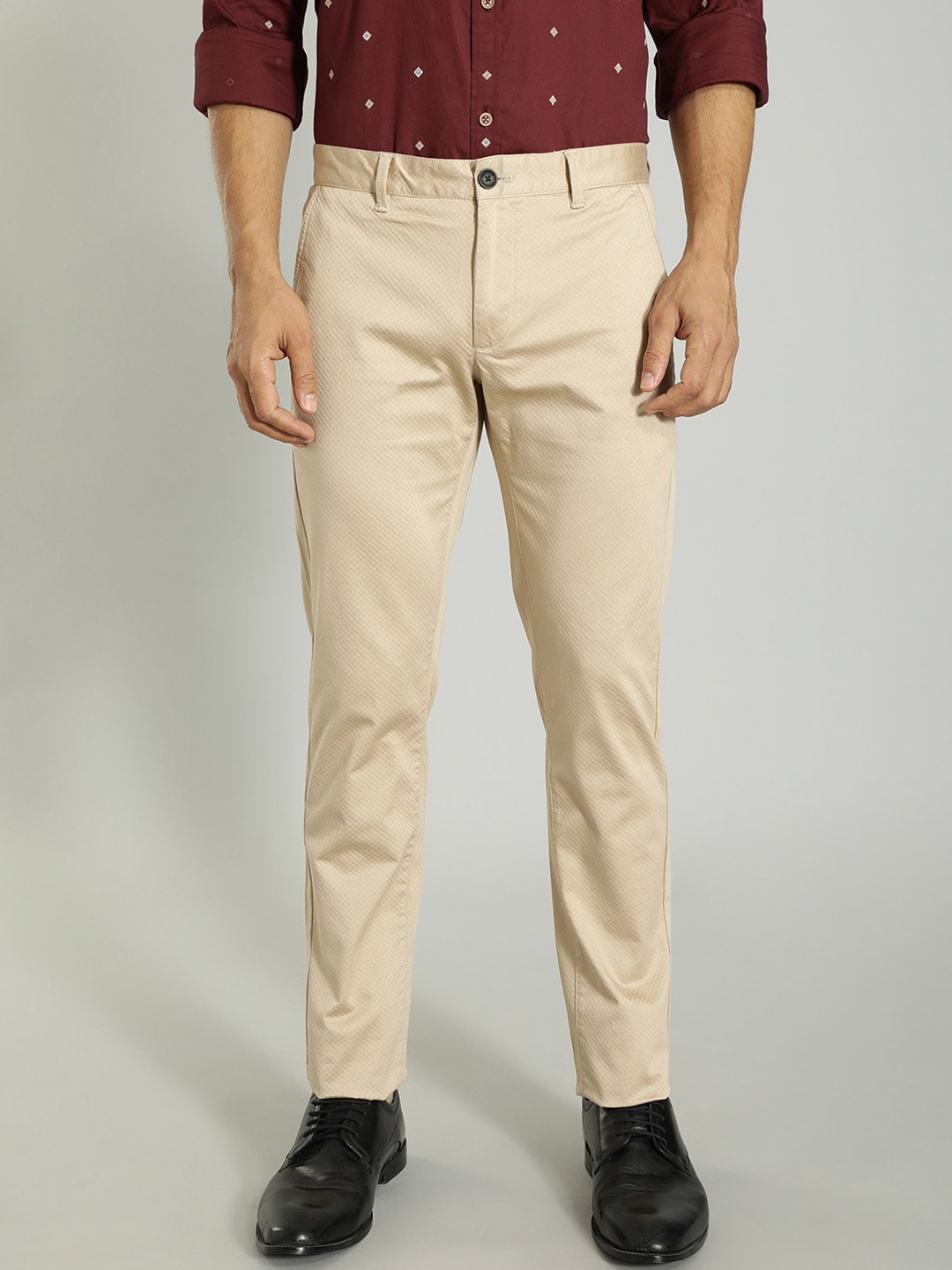 

Indian Terrain Men Brooklyn Self Design Slim Fit Mid-Rise Regular Trouser, Khaki