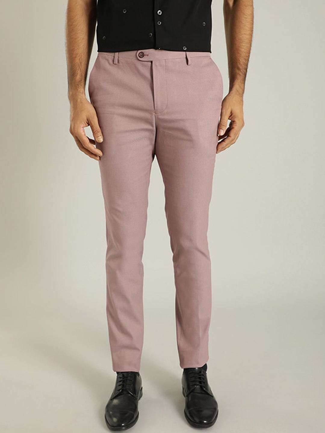 

Indian Terrain Men Urban Tapered Fit Trousers, Pink