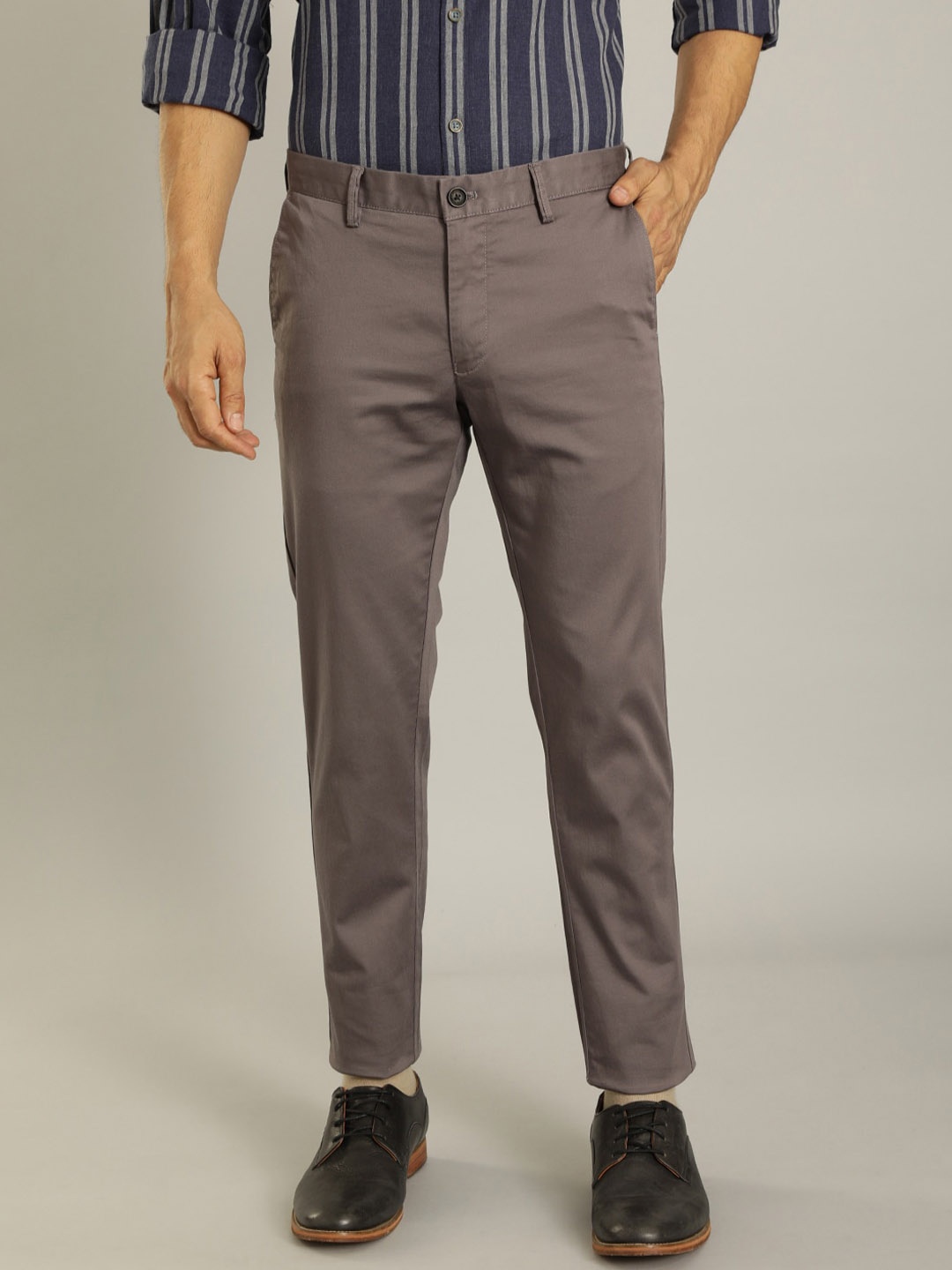 

Indian Terrain Men Brooklyn Slim Fit Trousers, Grey