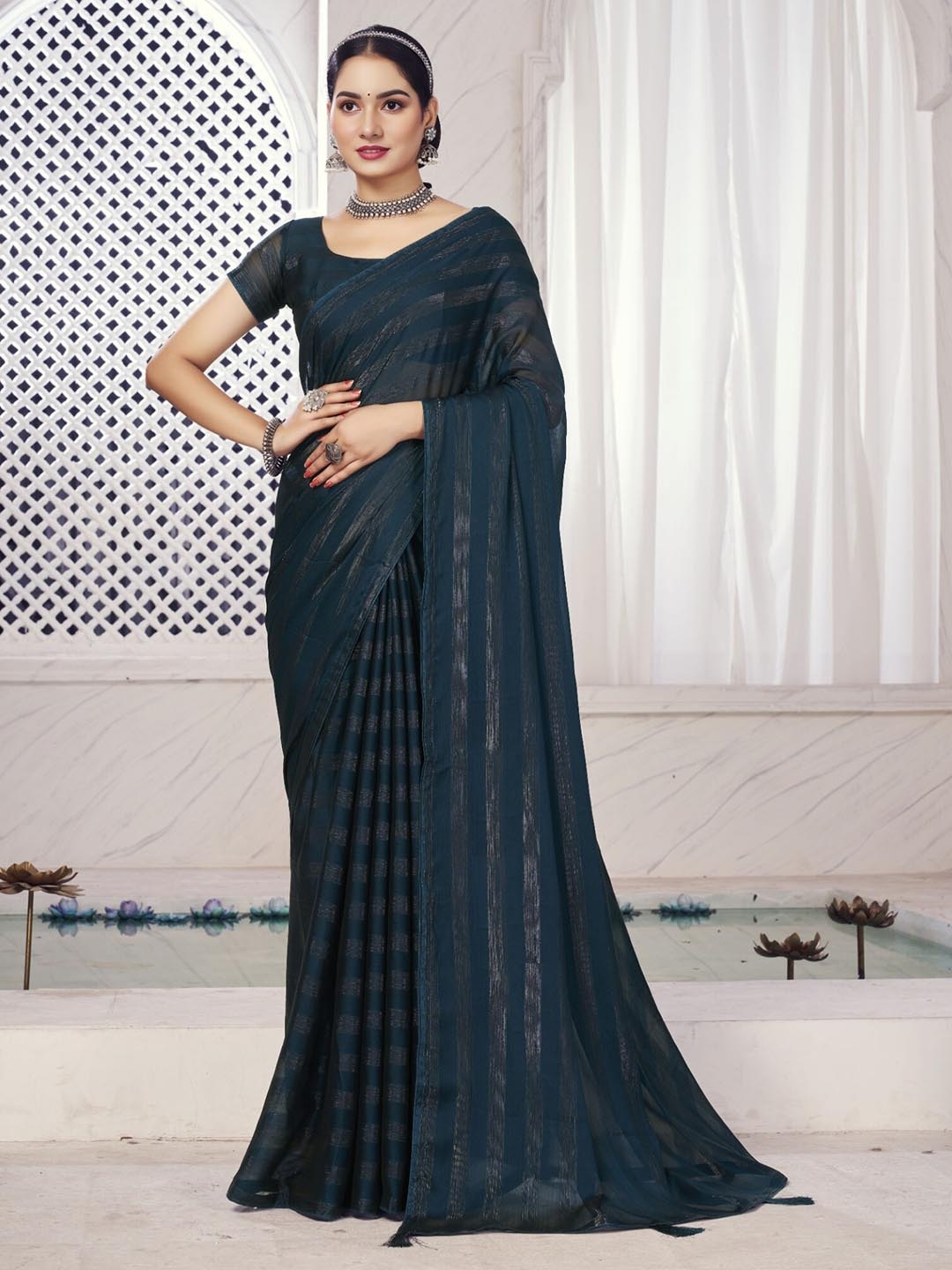 

DIVASTRI Striped Pure Chiffon Banarasi Saree, Navy blue