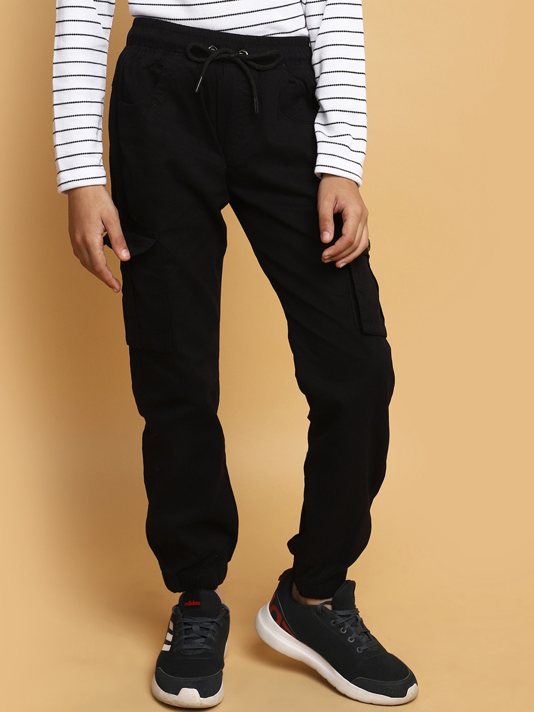 

V-Mart Boys Mid-Rise Twill Cotton Cargos Joggers, Black