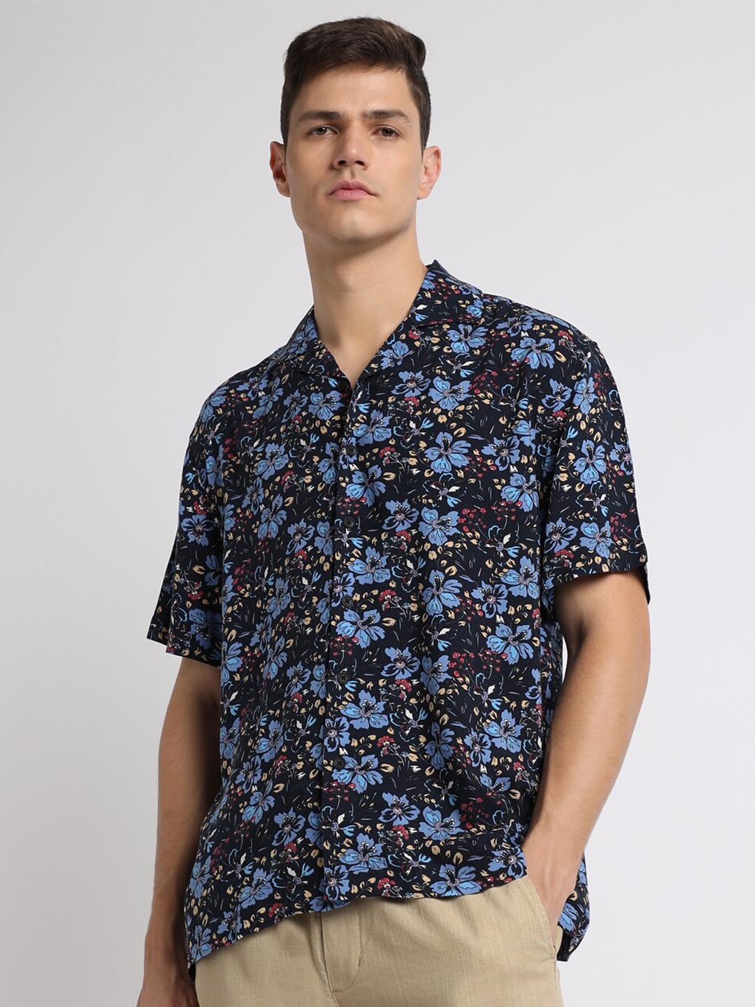 

Dennis Lingo Relaxed Floral Printed Cuban Collar Short Sleeves Casual Shirt, Black