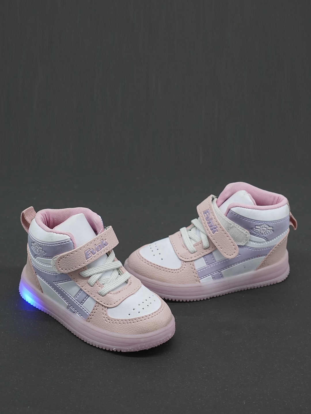 

BAESD Kids Mid Top Colourblocked Sneakers With LED Lights, White