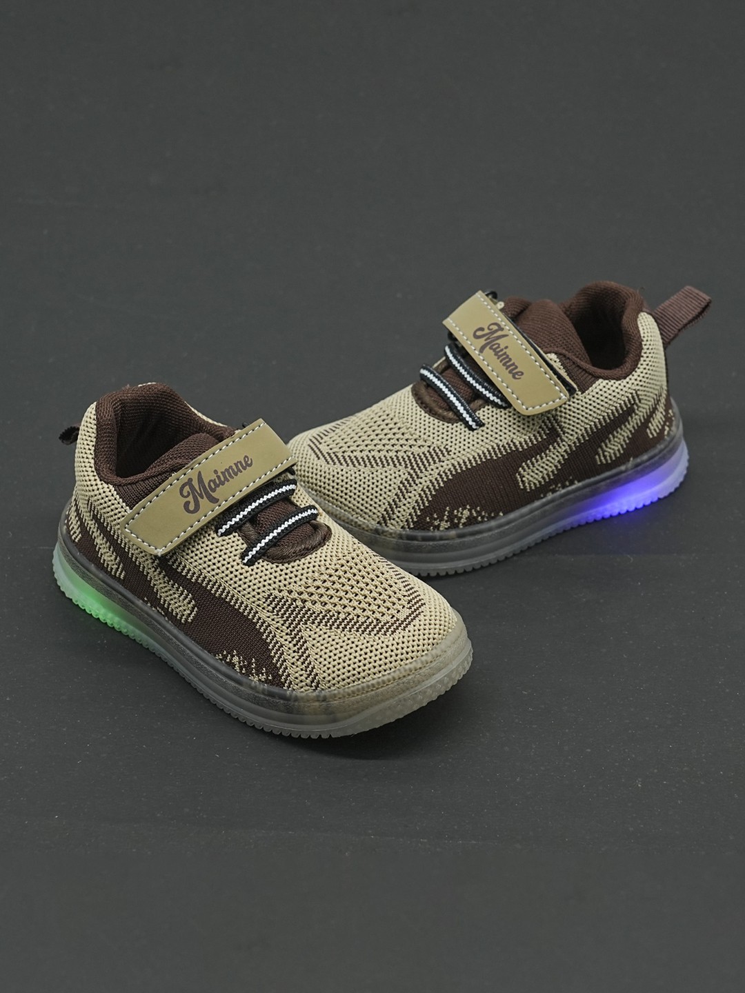

BAESD Kids Textured Comfort Insole Sneakers With LED, Brown