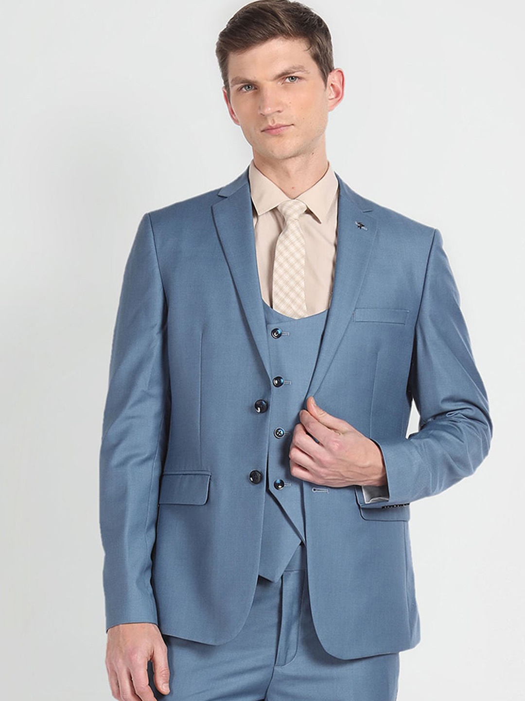 

Arrow Single-Breasted Tailored Fit Three-Piece Formal Suit, Blue