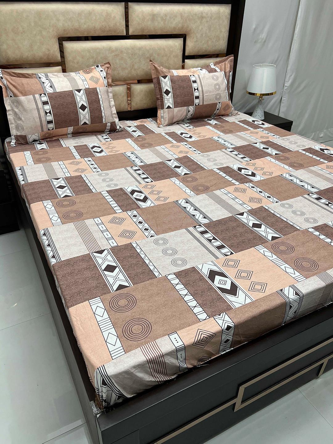 

Pure Decor Royal Velar Brown Geometric Cotton 380TC King Bedsheet with 2 Pillow Covers