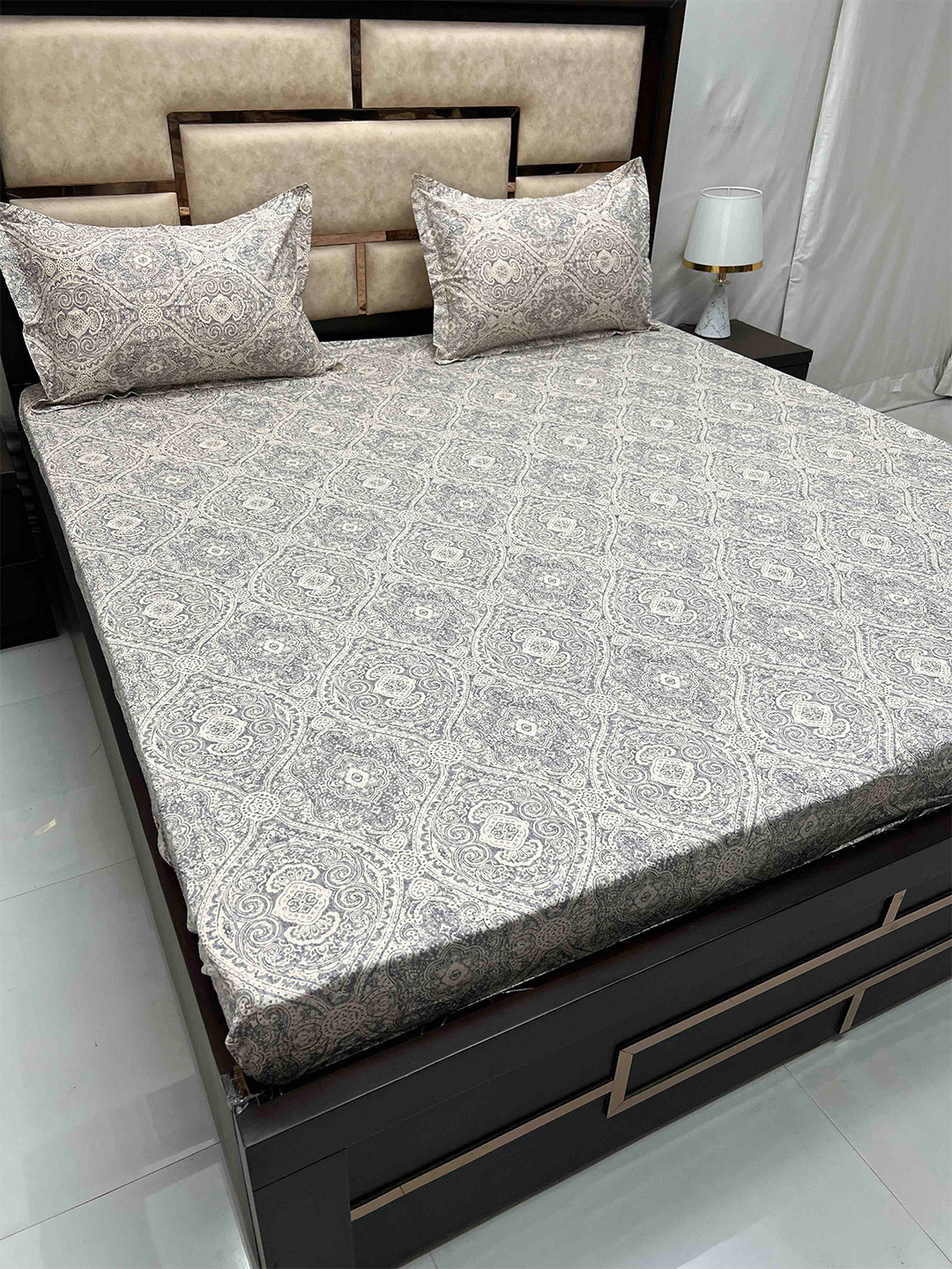 

Pure Decor Royal Velar Purple Ethnic Motifs 380TC King Bedsheet with 2 Pillow Covers
