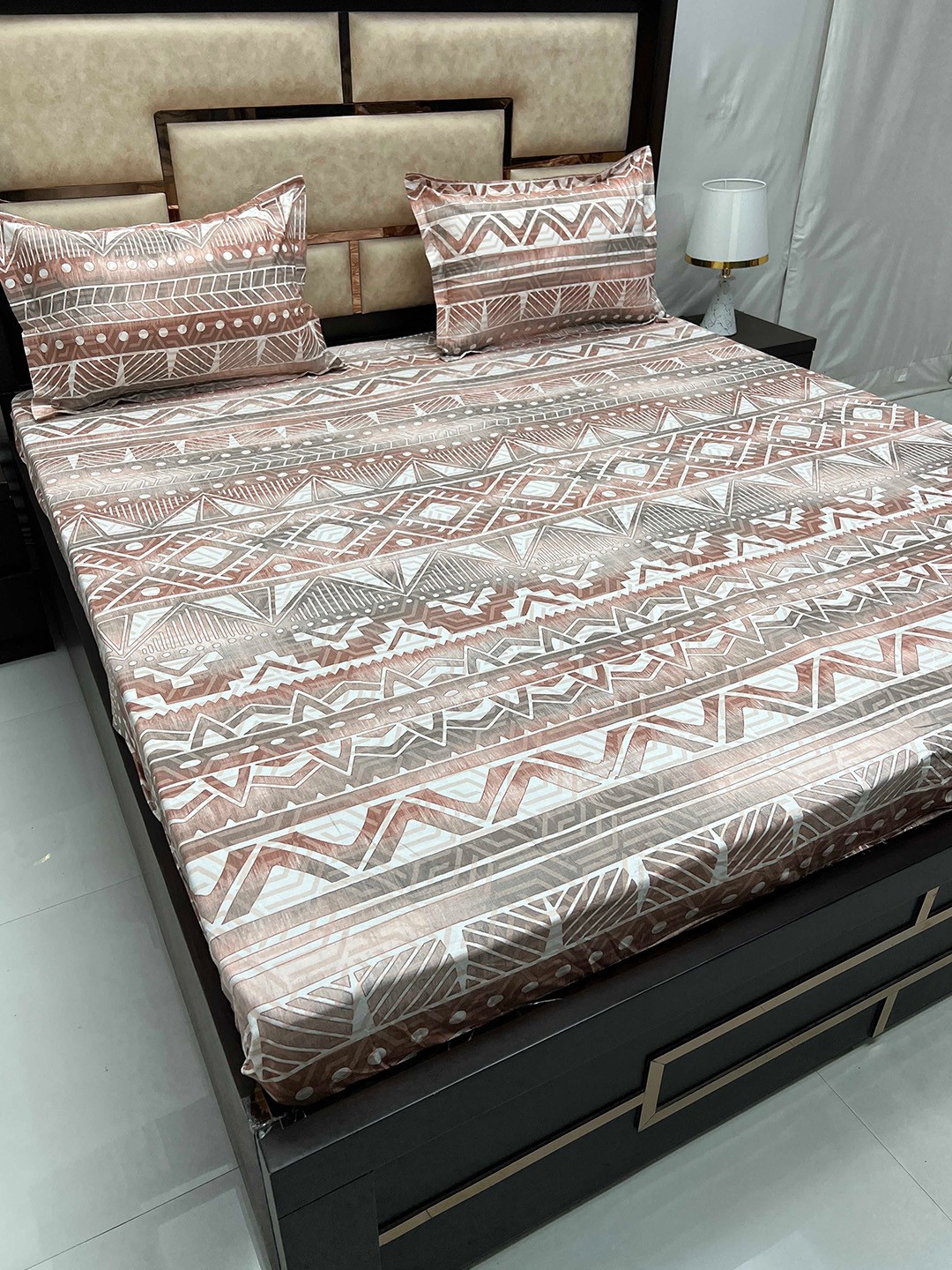 

Pure Decor Royal Velar Geometric Cotton 380 TC King Bedsheet with 2 Pillow Covers, White