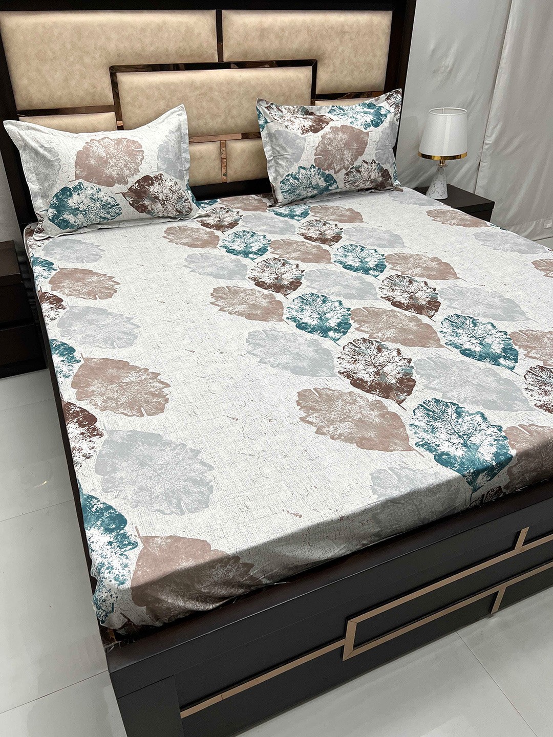 

Pure Decor Royal Velar Light Grey Floral Cotton 380 TC King Bedsheet With 2 Pillow Covers