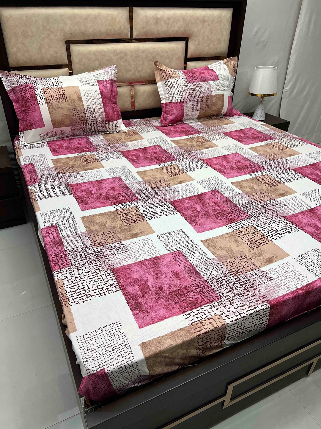 

Pure Decor Royal Velar Pink Geometric Cotton 380 TC King Bedsheet with 2 Pillow Covers, White