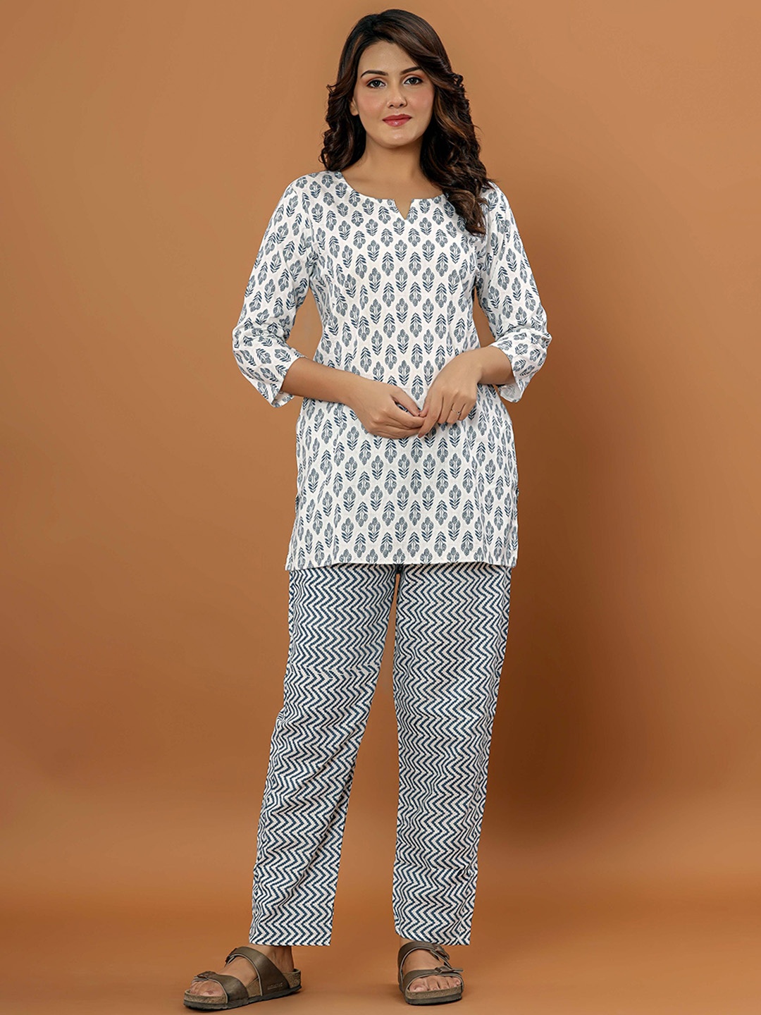 

R RANAK CREATION Printed Pure Cotton Night suit, White