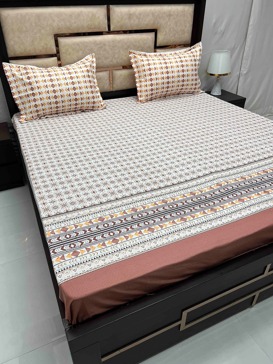 

Pure Decor lifestyle White Ethnic Motifs Cotton 380 TC King Bedsheet with 2 Pillow Covers