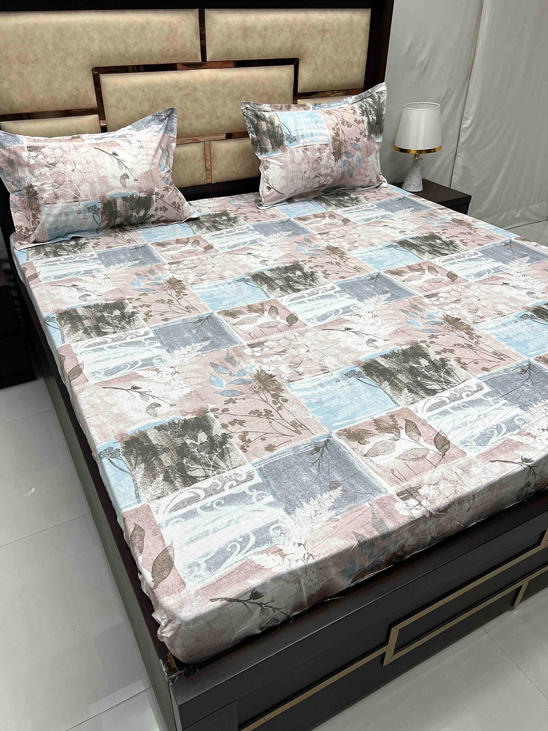 

Pure Decor Villa White Floral Cotton 380 TC Super King Bedsheet With 2 Pillow Covers