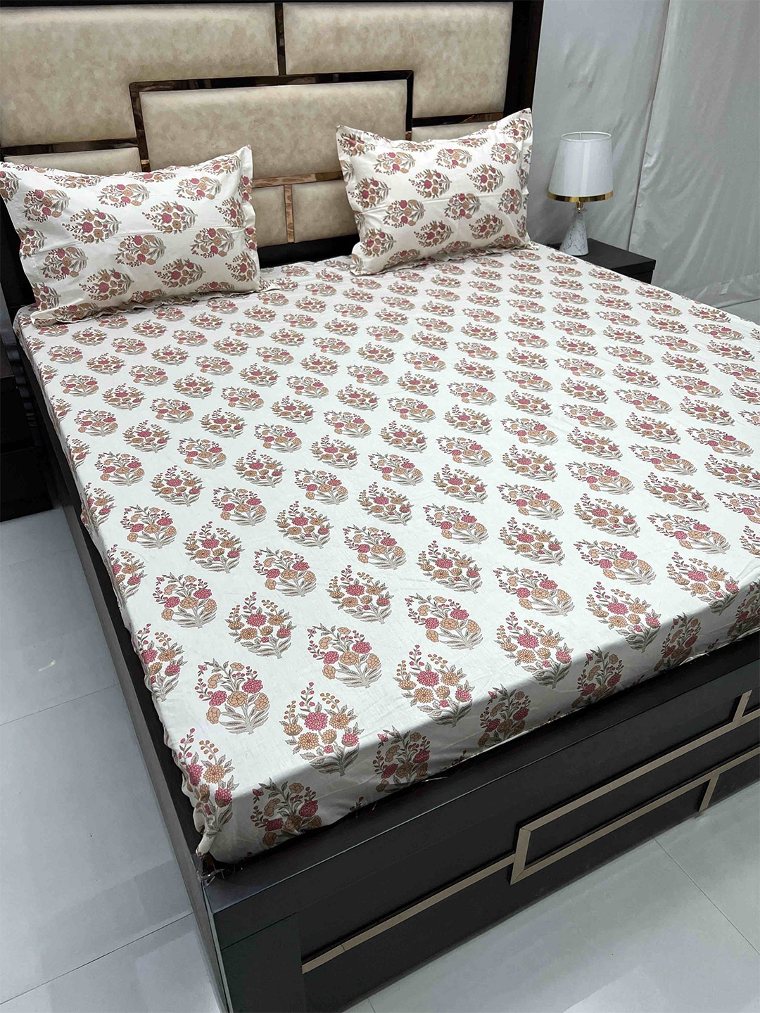 

Pure Decor Villa White & Pink Floral Cotton 380 TC King Bedsheet with 2 Pillow Covers