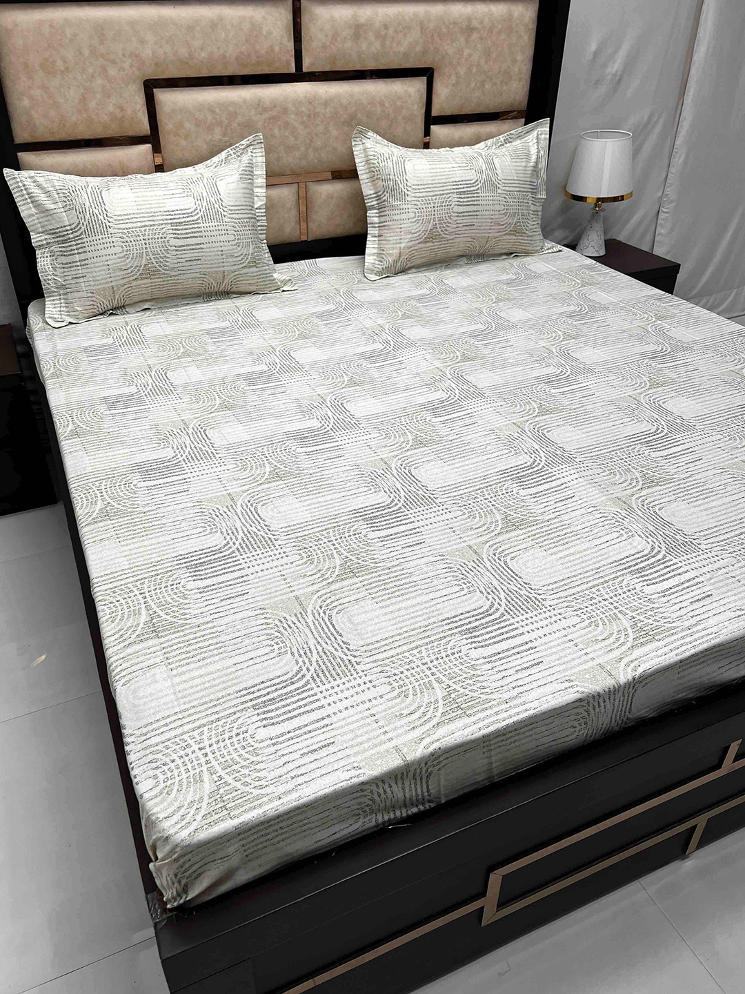 

Pure Decor Divine Fur Grey Abstract Cotton 400 TC King Bedsheet with 2 Pillow Covers