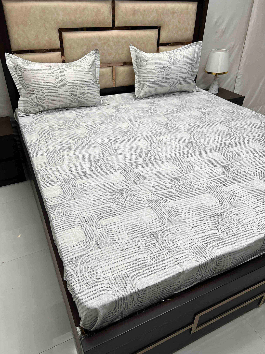 

Pure Decor Divine Fur Grey Abstract Cotton 400 TC King Bedsheet with 2 Pillow Covers