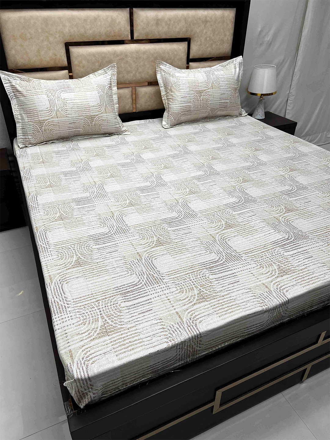 

Pure Decor Divine Fur Grey Abstract Cotton 400 TC King Bedsheet with 2 Pillow Covers