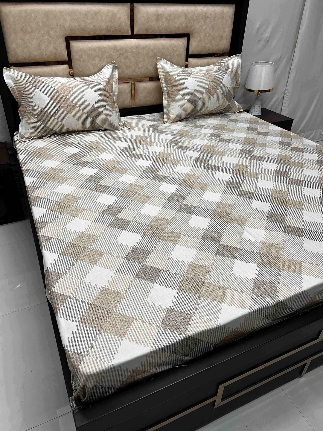 

Pure Decor Divine Fur Brown Geometric Cotton 400 TC King Bedsheet with 2 Pillow Covers