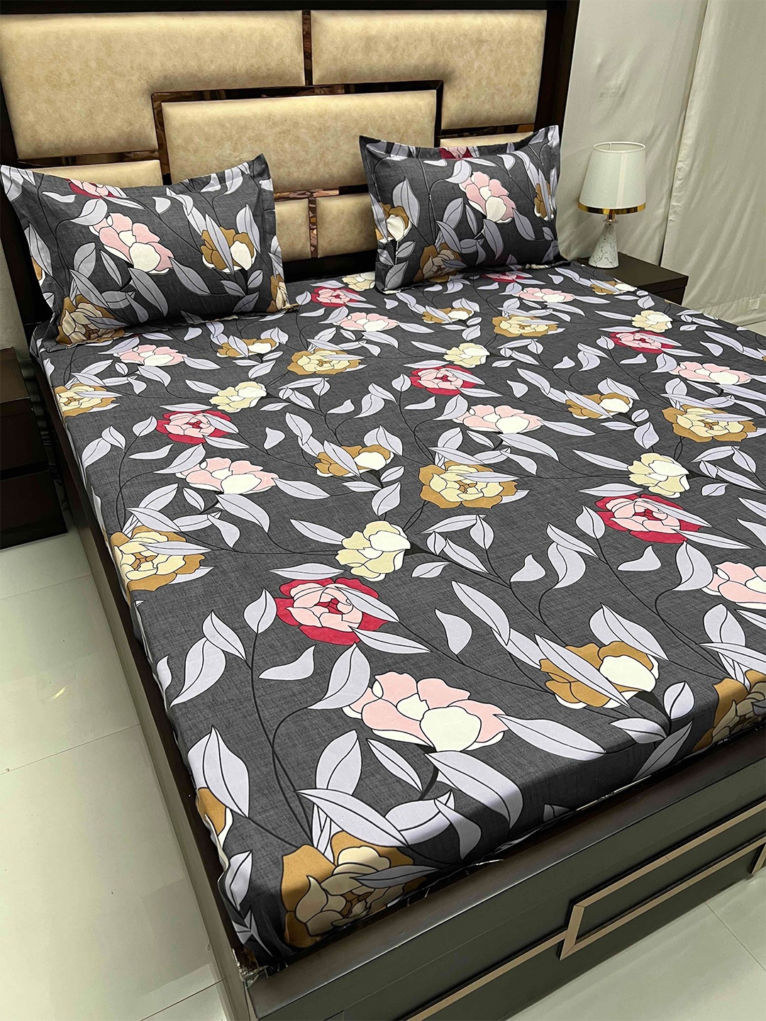 

Pure Decor Amulya Black Floral Cotton 260 TC Queen Bedsheet with 2 Pillow Covers