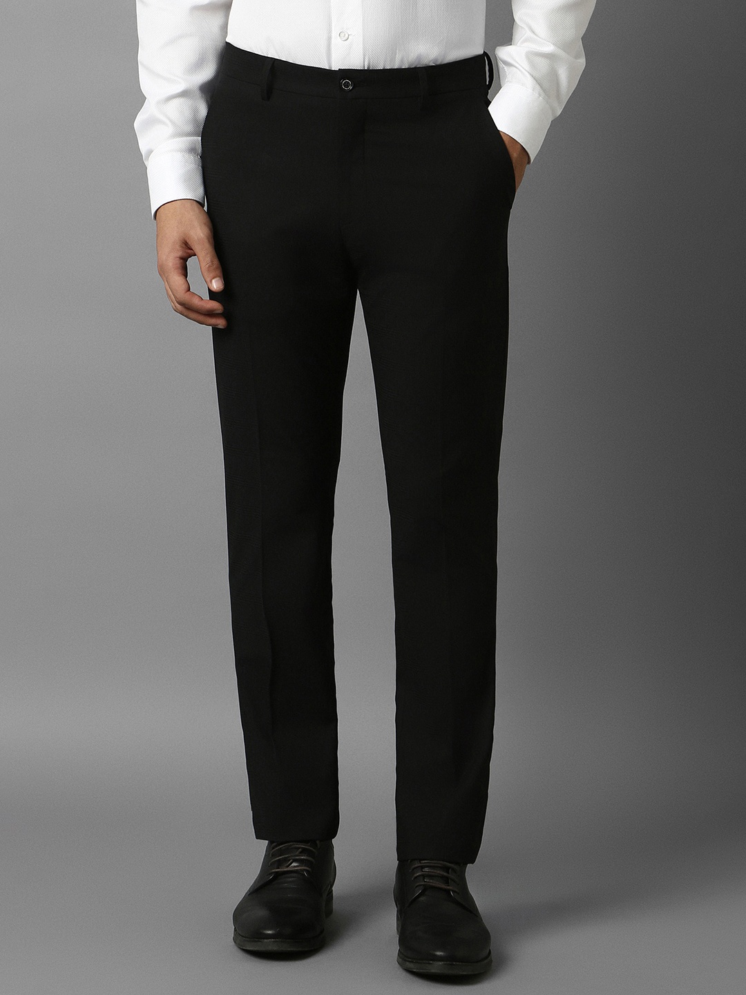 

Louis Philippe Men Slim Fit Formal Trousers, Black