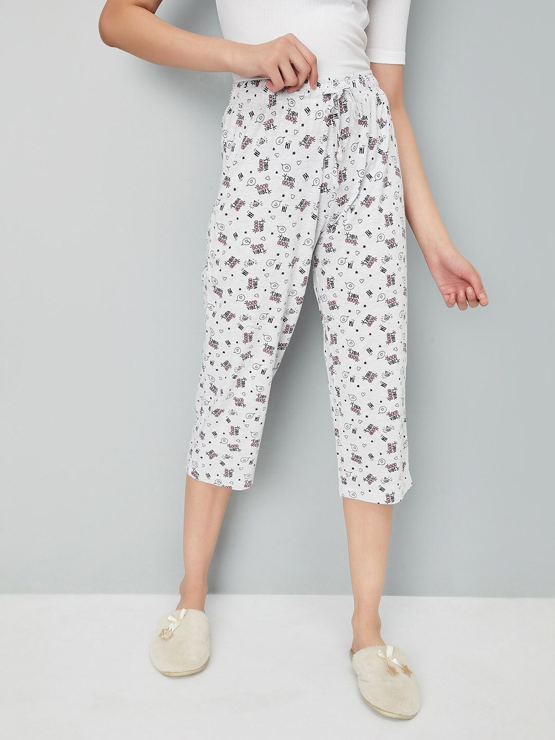 

max Typography Printed Mid-Rise Regular Fit Capris, Grey melange