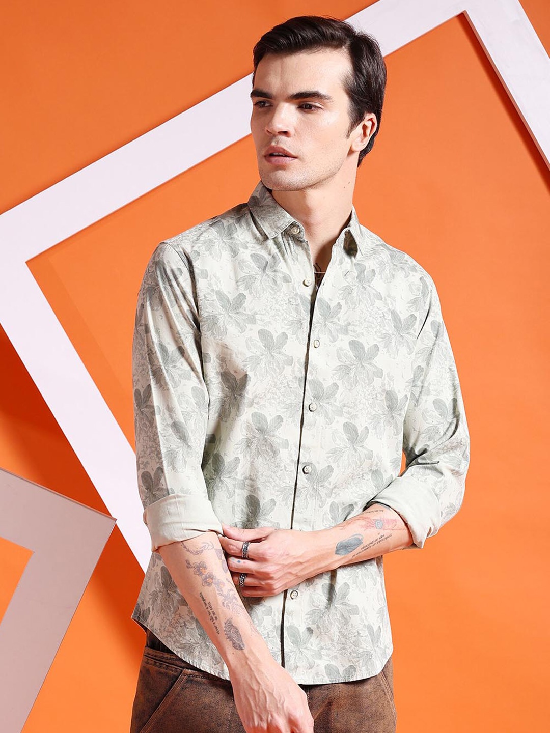 

The Indian Garage Co Green Slim Fit Floral Printed Spread Collar Cotton Casual Shirt