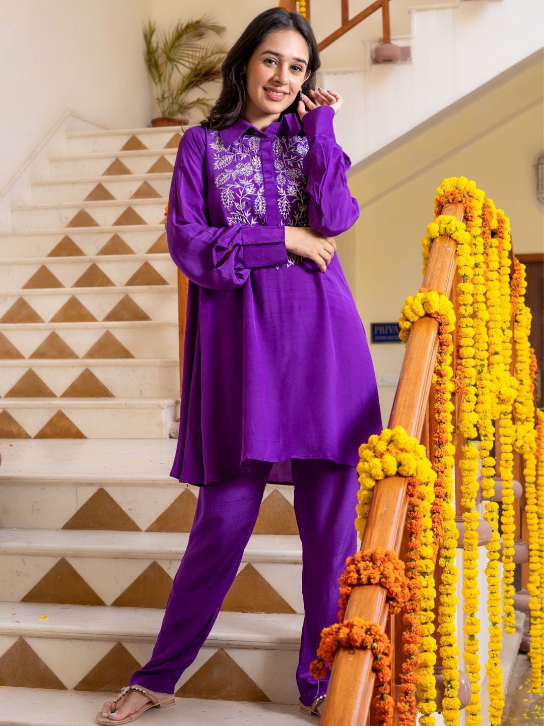 

HOUSE OF JAMOTI Floral Yoke Design Sequinned Kurta With Trouser, Purple