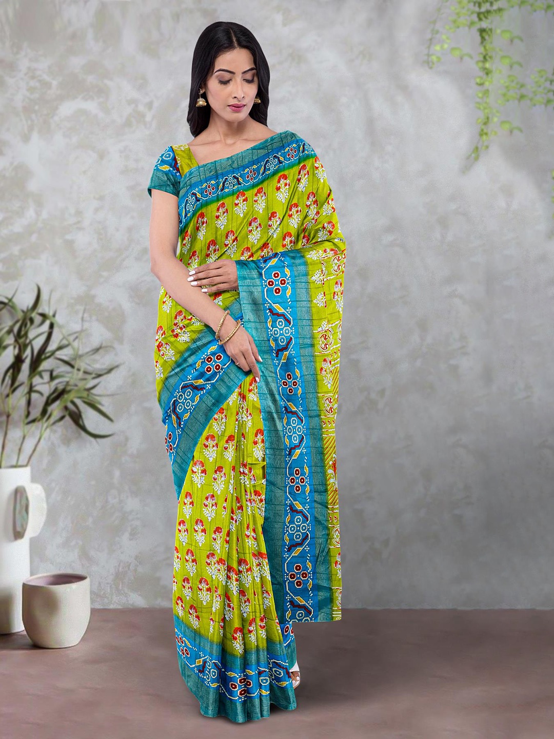 

Kalamandir Ethnic Motifs Printed Saree, Lime green