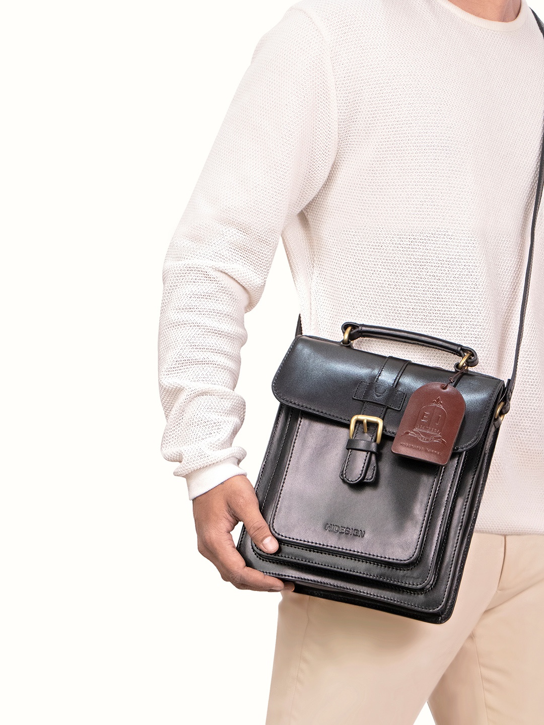 

Hidesign Men Messenger Bag, Black