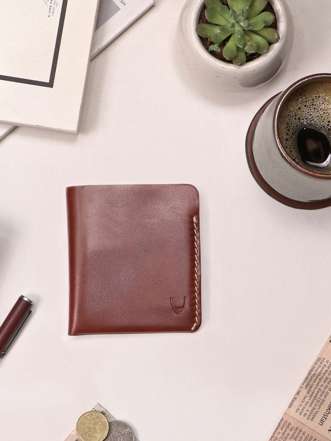 

Hidesign Men Textured Leather Two Fold Wallet, Tan