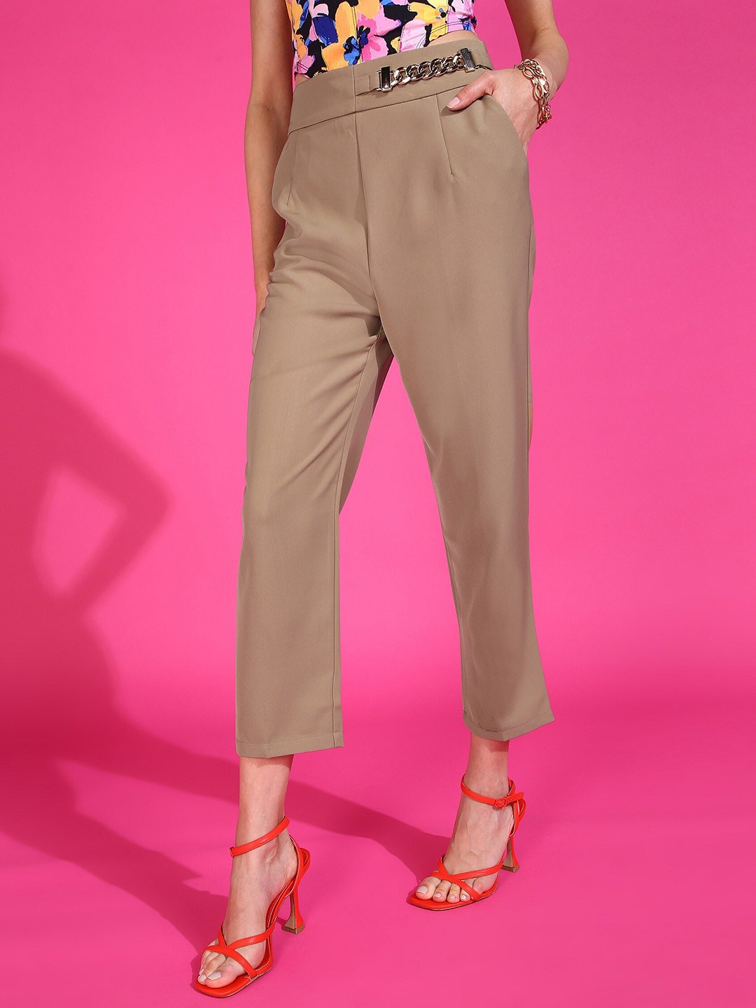 

SHECZZAR Women Beige Relaxed Slim Fit Mid-Rise Easy Wash Cropped Trouser