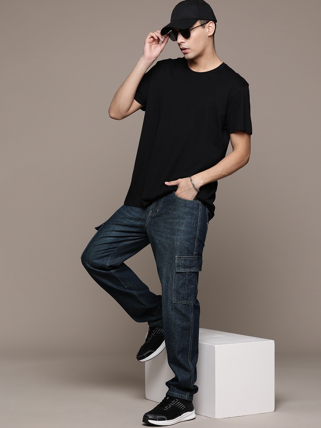 

Roadster Men Relaxed Fit Cotton Cargo Jeans, Blue
