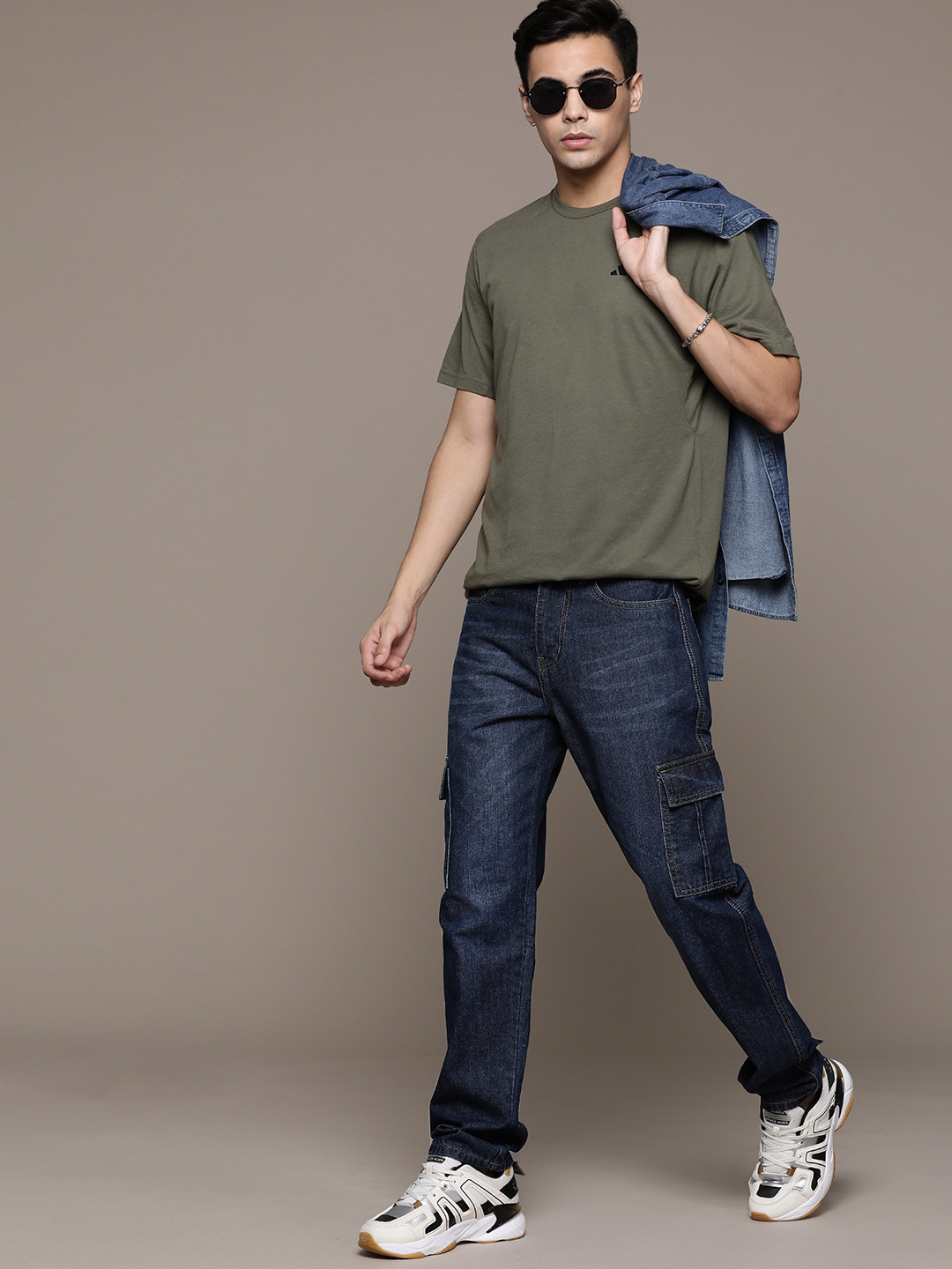 

Roadster Men Relaxed Fit Light Fade Cotton Jeans, Navy blue