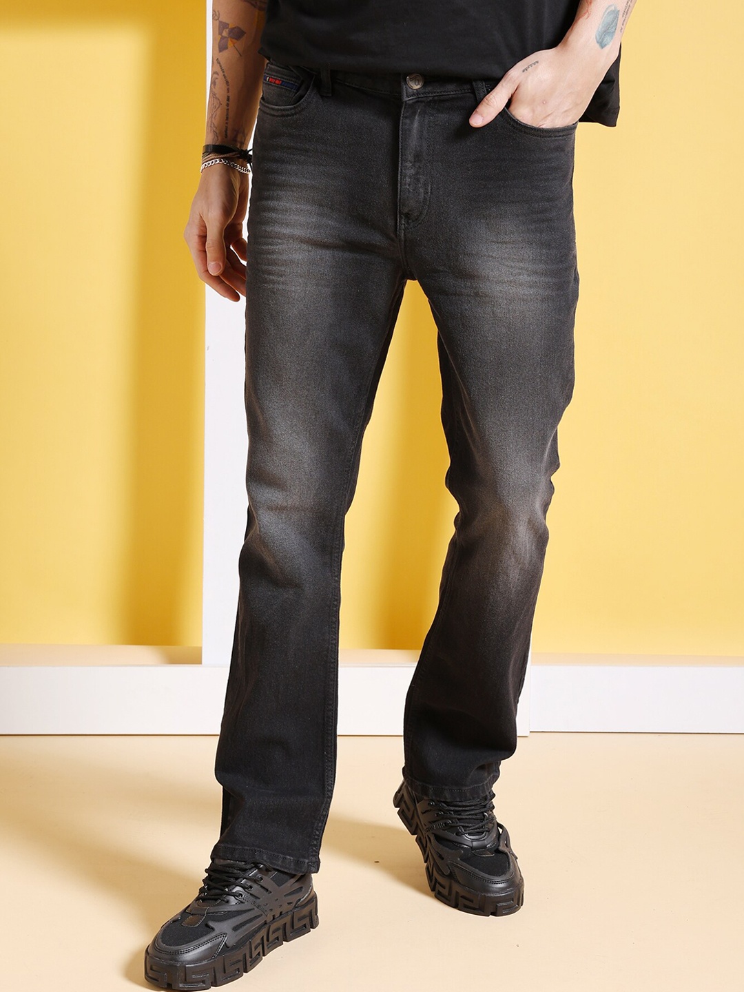 

The Indian Garage Co Men Bootcut Clean Look Mid-Rise Stretchable Jeans, Black