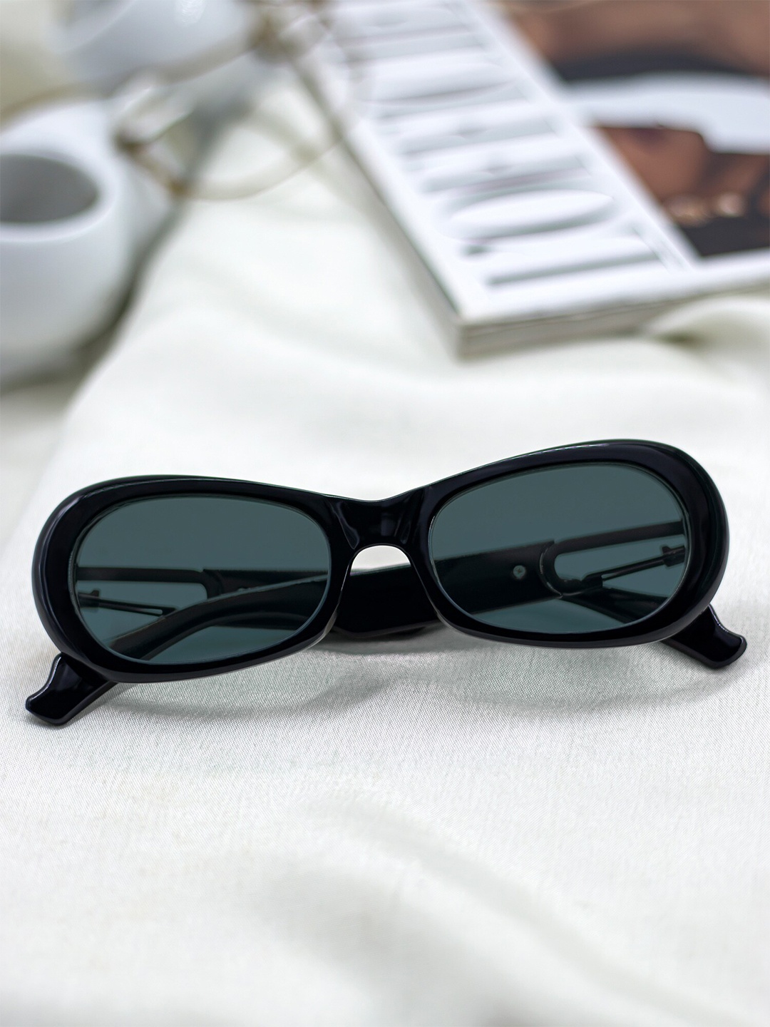 

Bellofox Unisex Grey Lens & Black Oval Sunglass BS2071-1123
