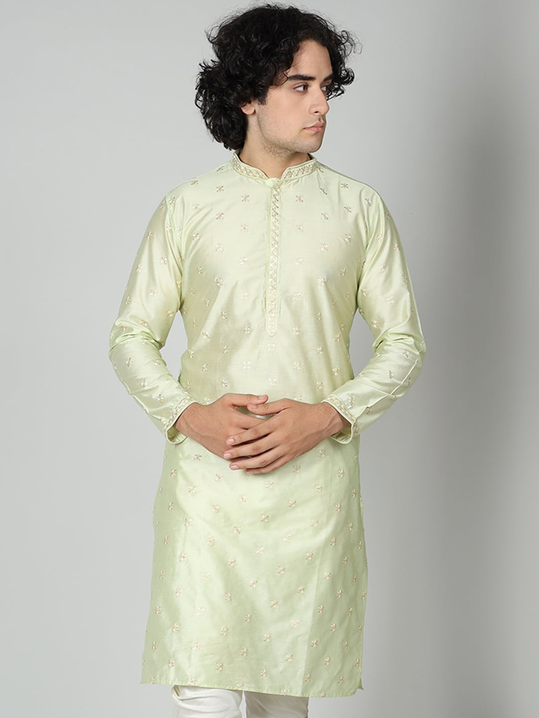 

MAAHI FABS Floral Embroidered Sequined Kurta, Green