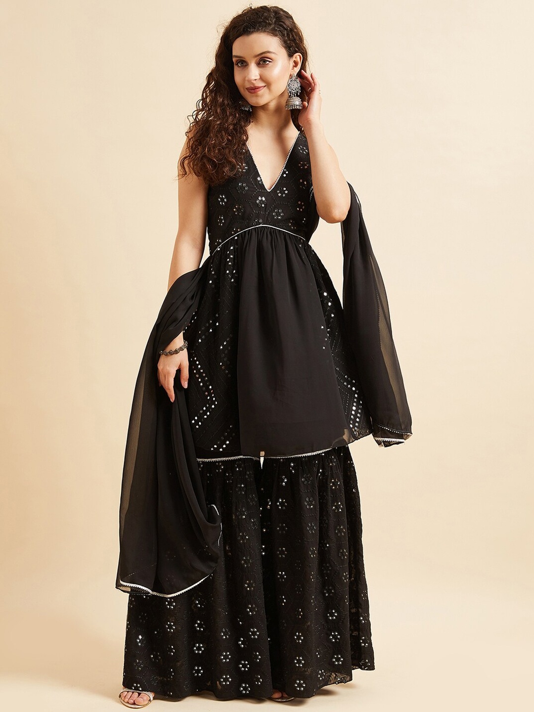 

PANIT Black Floral Embellished Mirror Work Kurta With Sharara & Dupatta