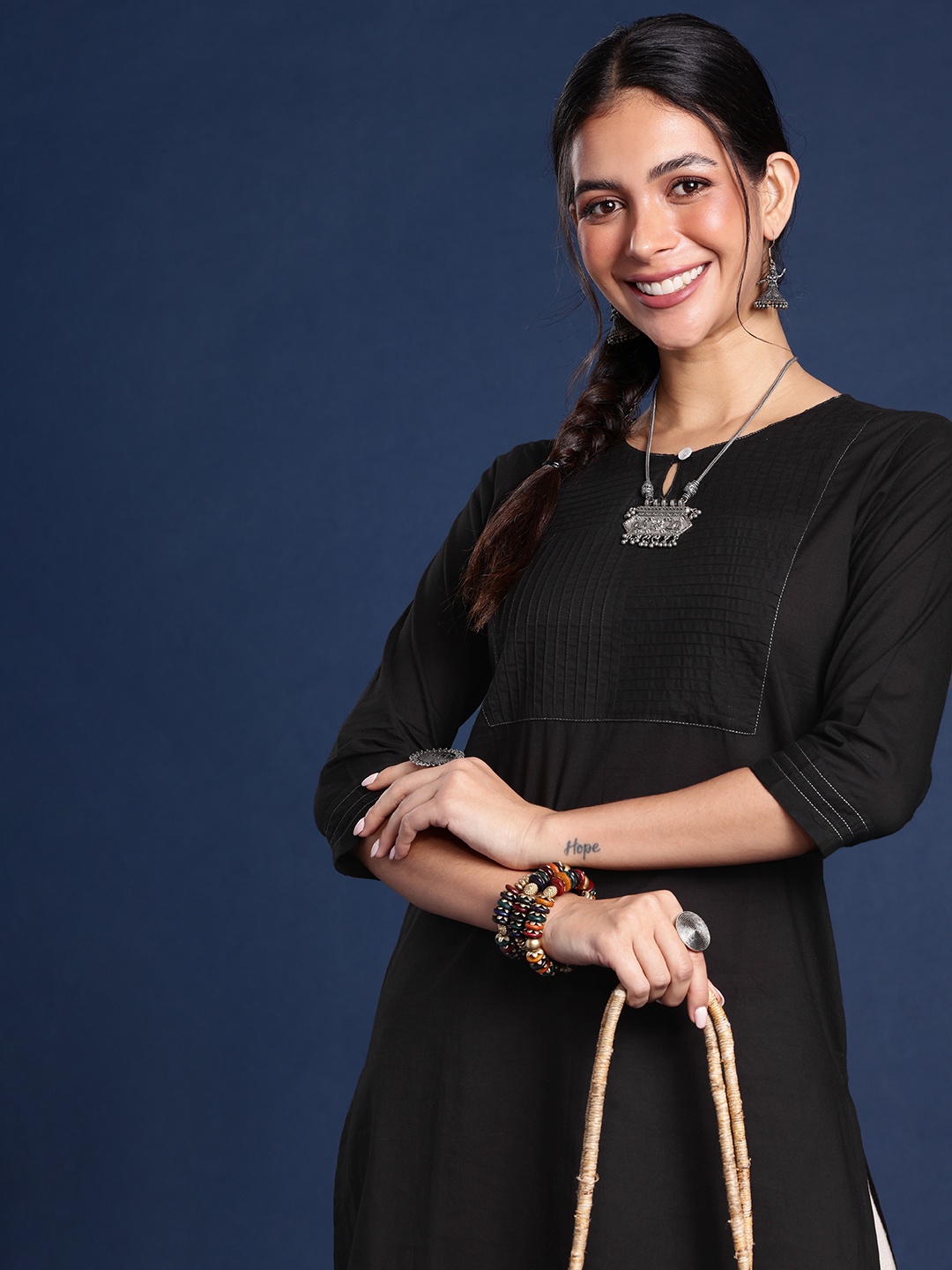 

Taavi Keyhole Neck Pure Cotton Kurta, Black