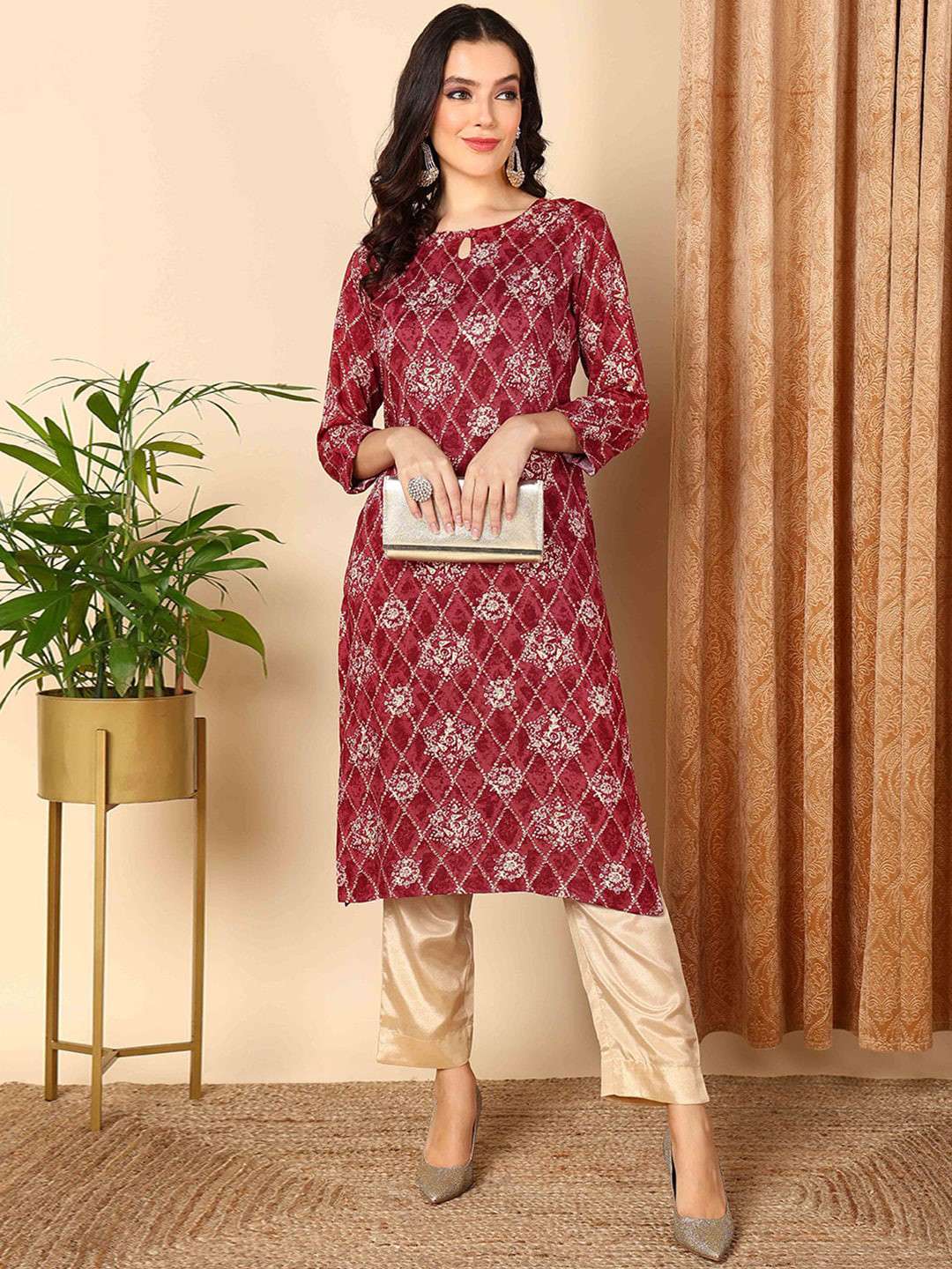 

AHIKA Ethnic Motifs Printed Keyhole Neck Three-Quarter Sleeve Straight Kurta, Red