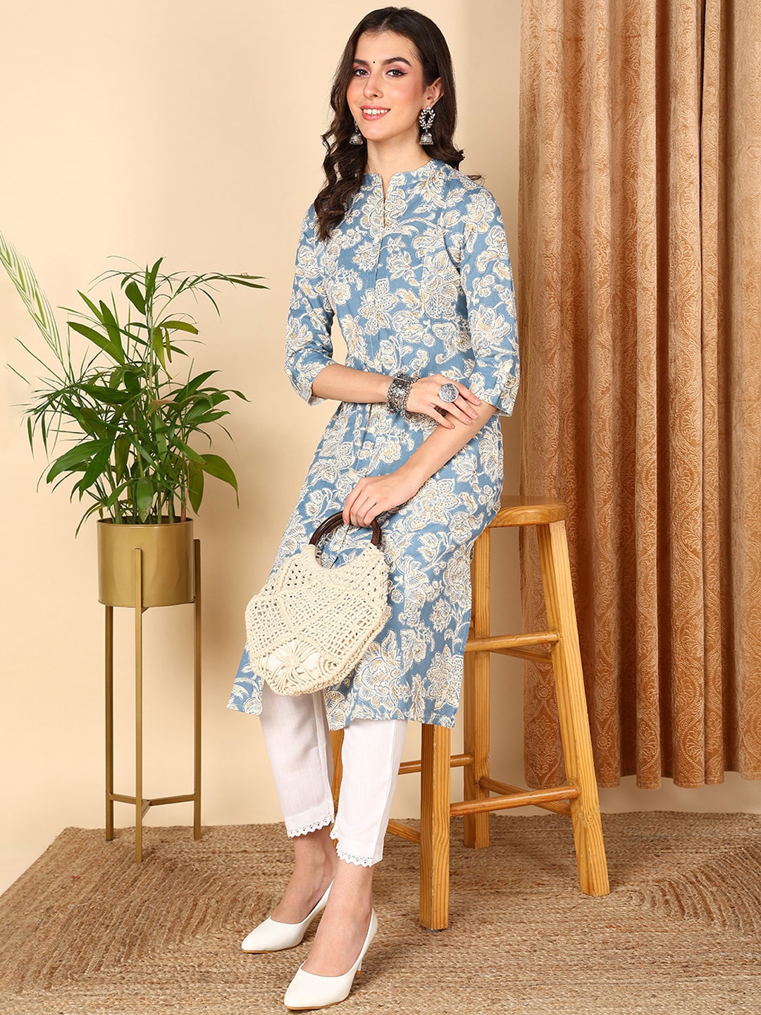 

AHIKA Floral Printed Straight Kurta, Blue