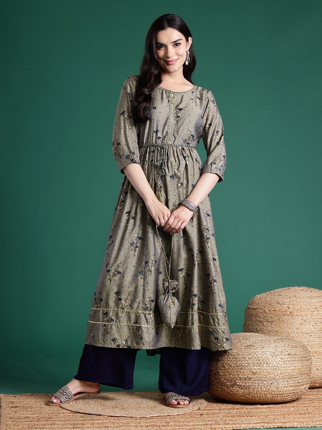 

Sangria Women Floral Printed Keyhole Neck Gotta Patti Kurta, Grey