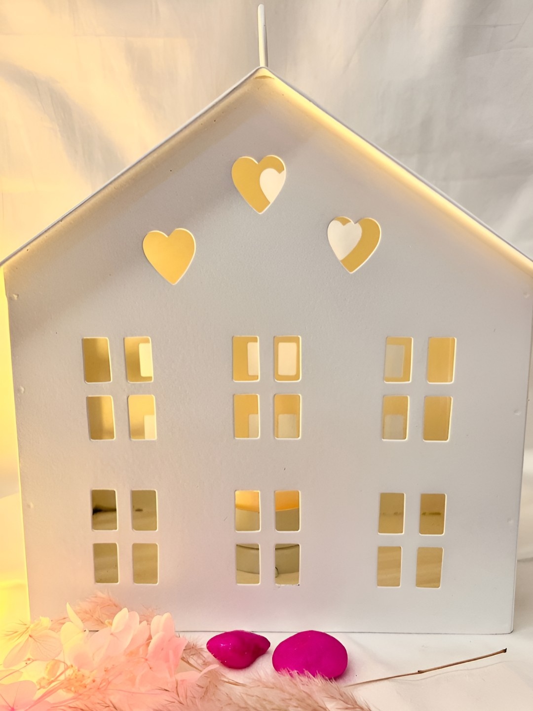 

Timaya's Decor White Love Nest Candle Holder