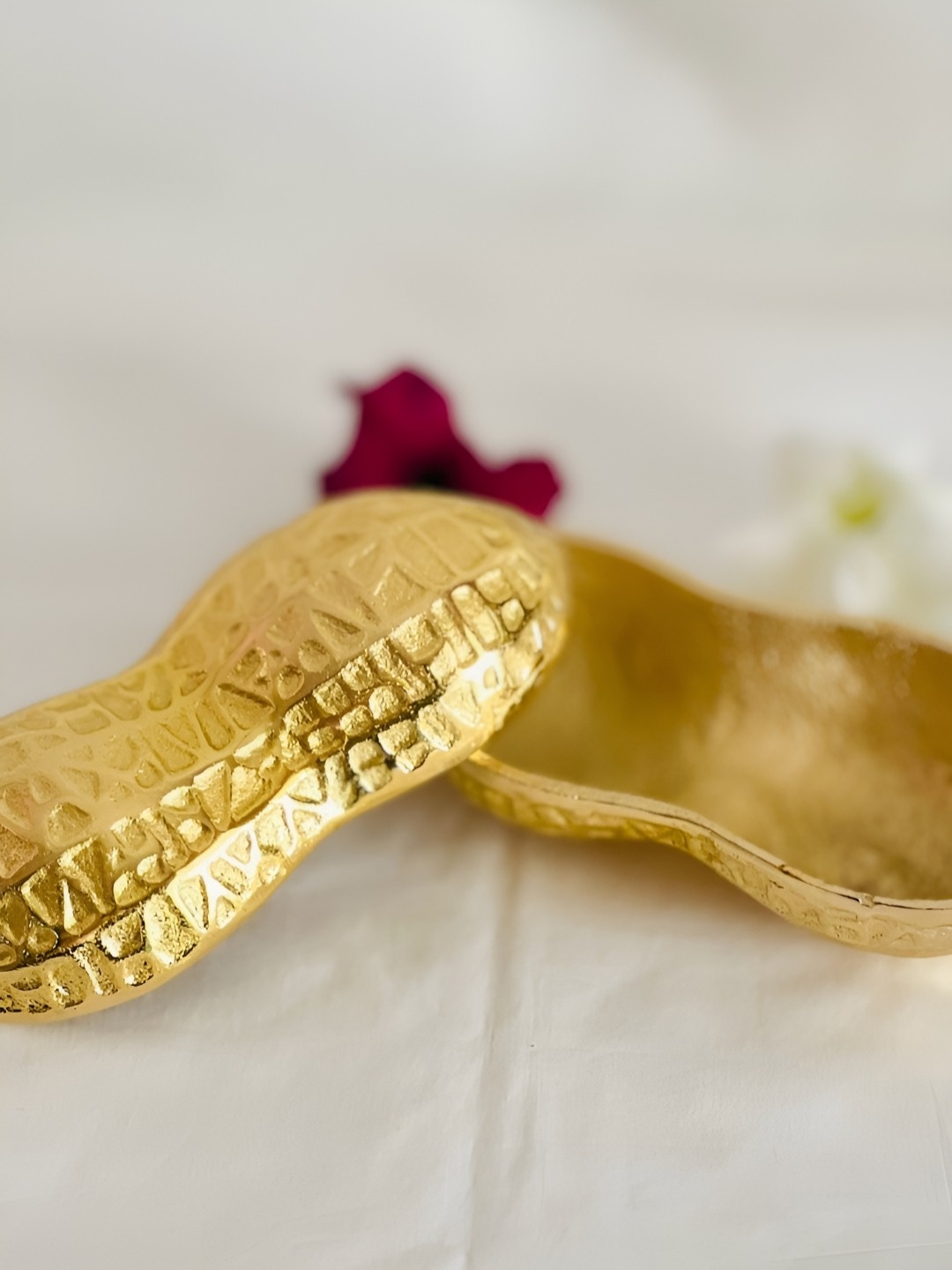 

Timaya's Decor Gold Toned 2 Pieces Peanut Shaped Food Container
