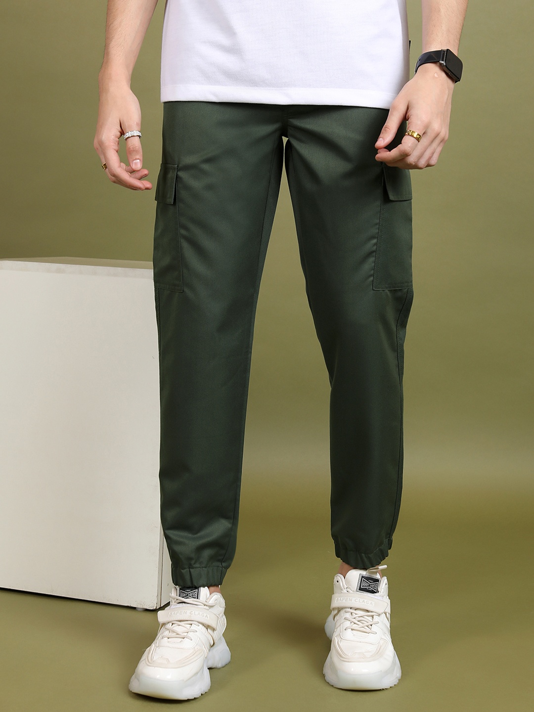 

HIGHLANDER Men Regular Fit Cargo Jogger Trousers, Olive