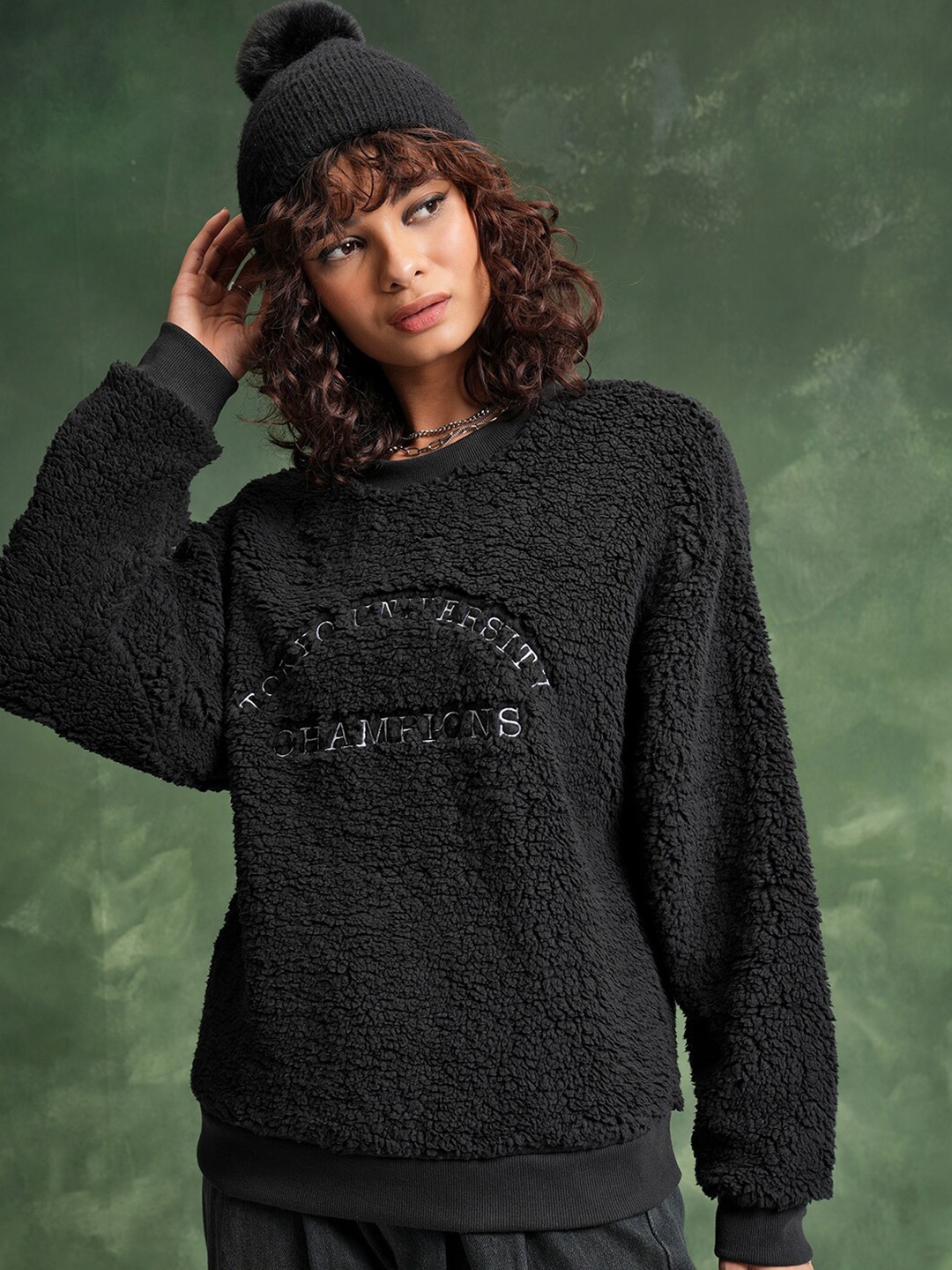 

Tokyo Talkies Black Oversized Pullover Sweatshirt